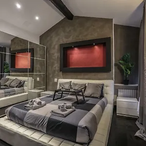 Apartment Stylish Near Duomo, Milan